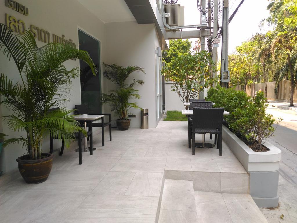 Le Tada Residence Bangkok Exterior photo